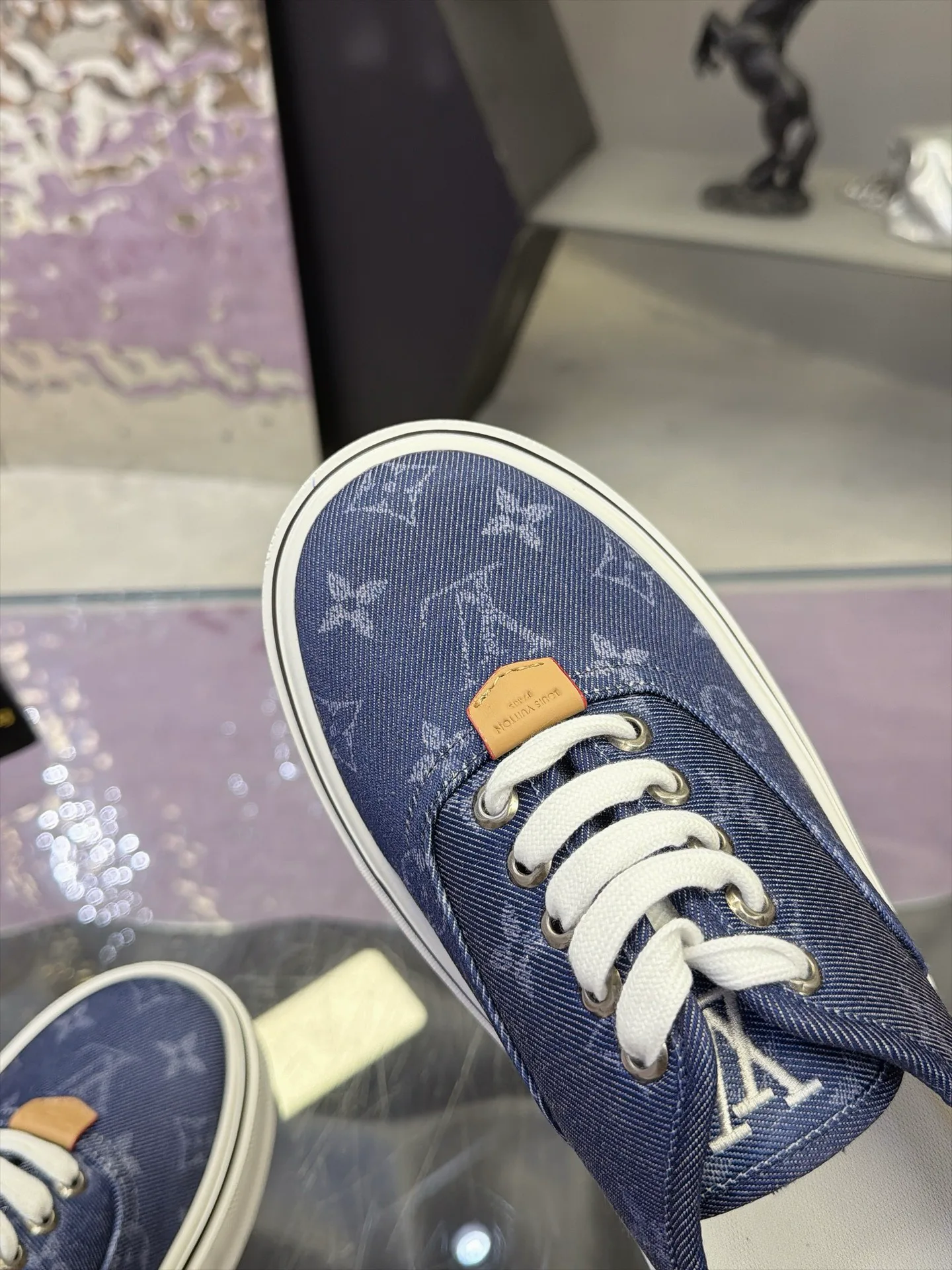 Women's Sneakers LOUIS VUITTON 17930905