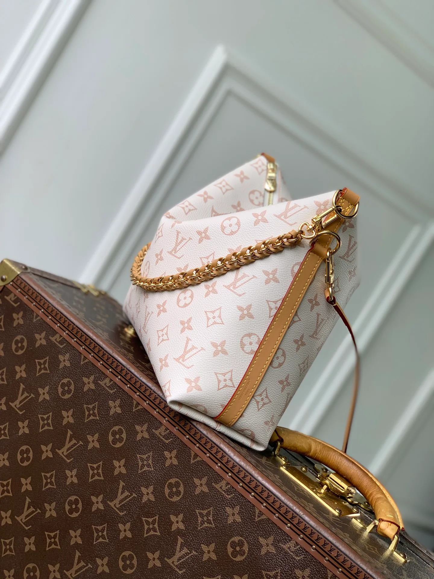 Women's Shoulder Bags LOUIS VUITTON 18147520