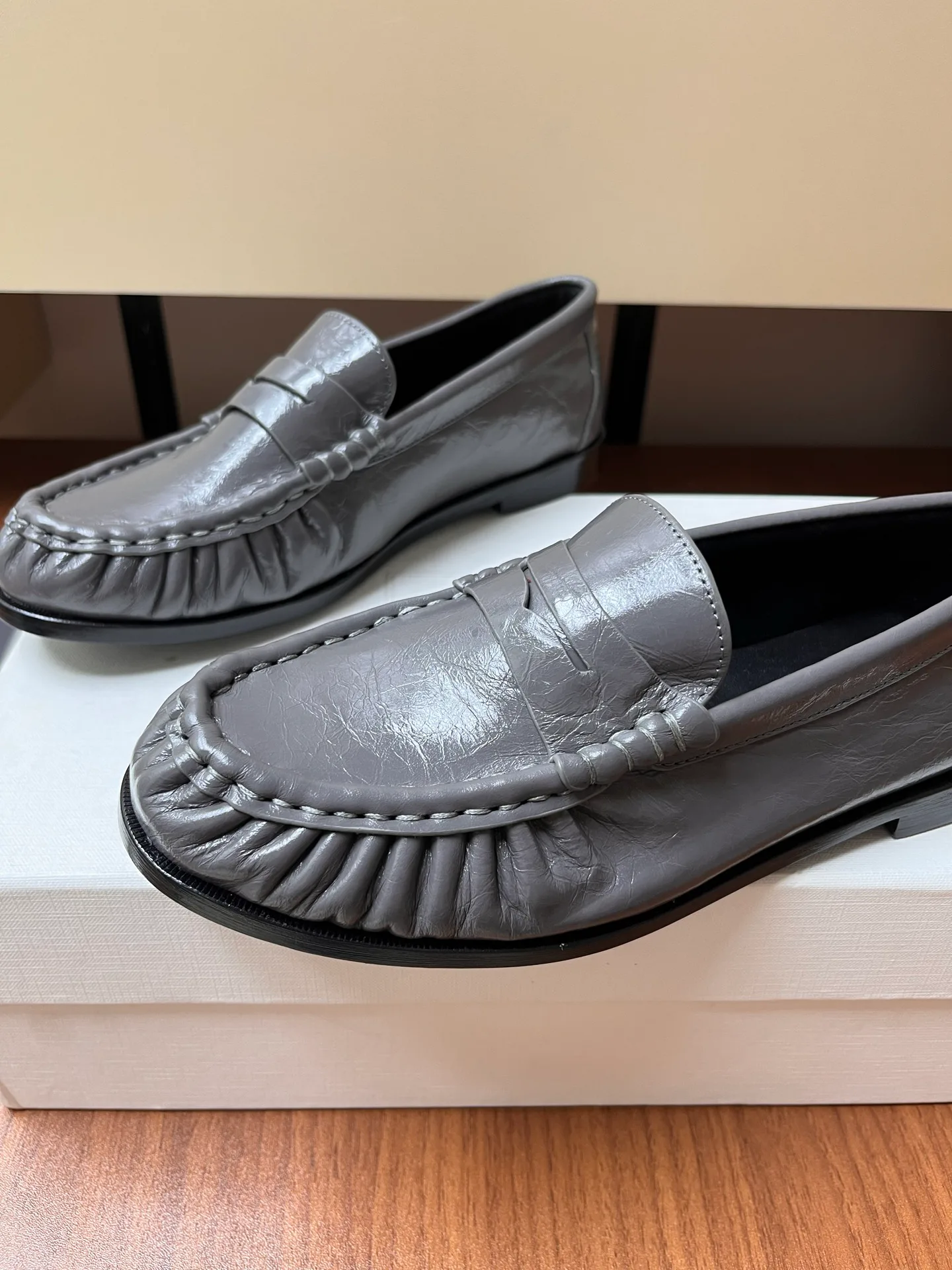 Women's Loafers And Moccasins SAINT LAURENT 18037874