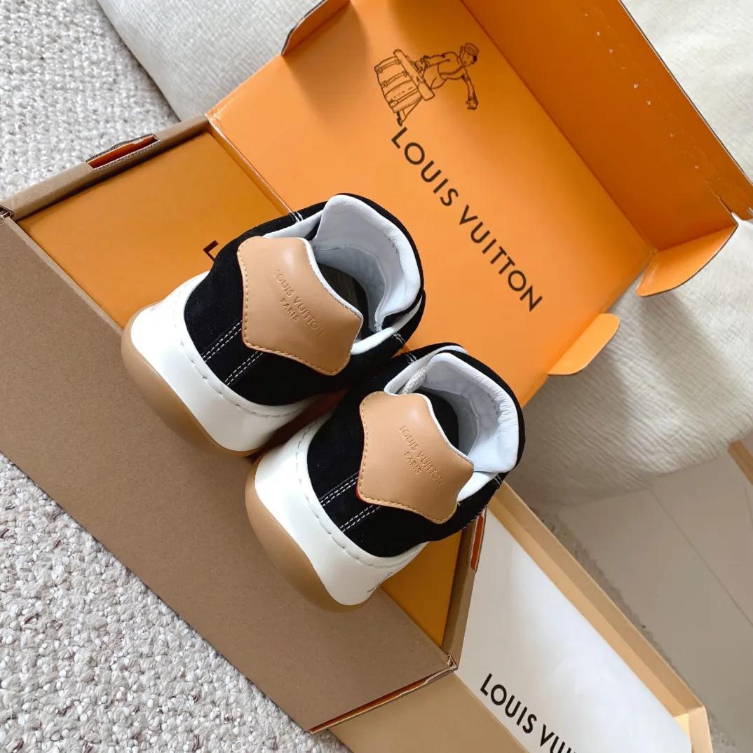 Women's Sneakers LOUIS VUITTON 18375787