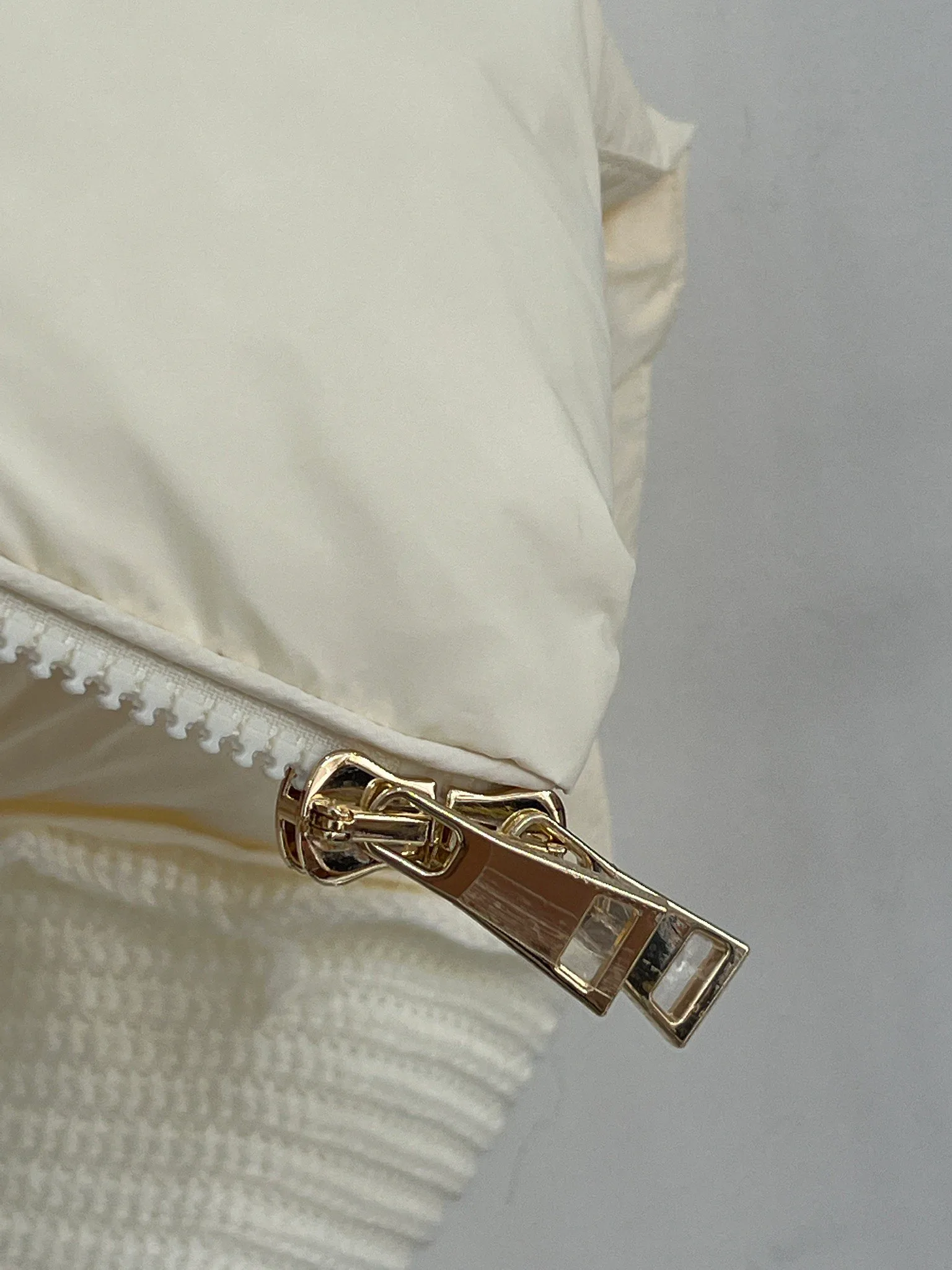 Women's Jackets And Down Jackets MONCLER 18416255