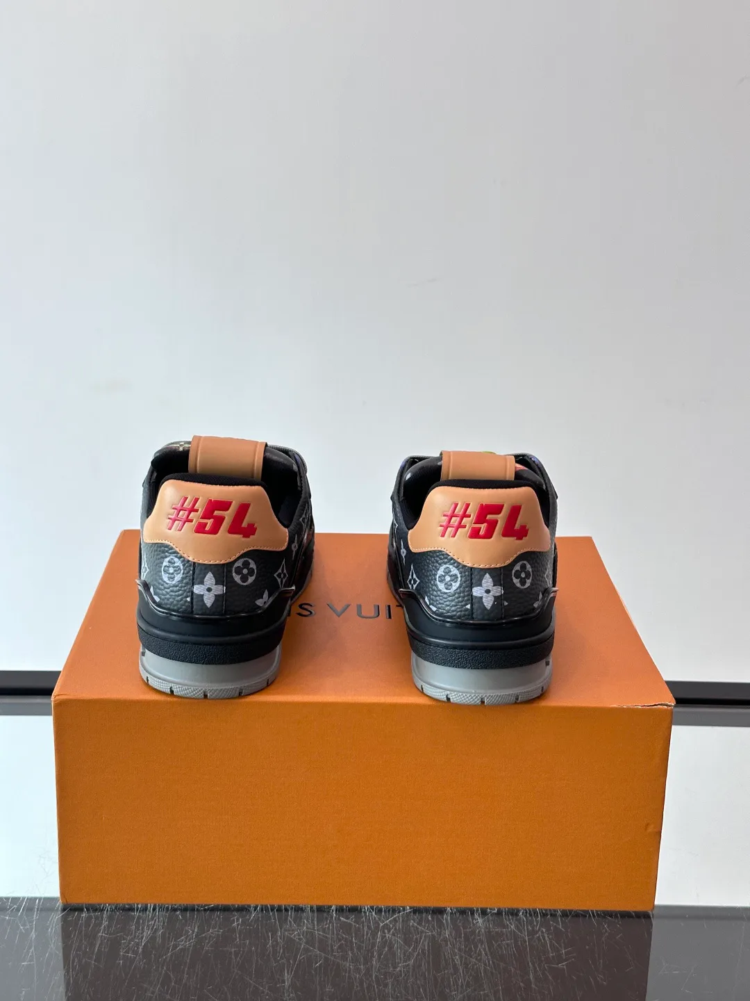 Men's Sneakers LOUIS VUITTON 18400624