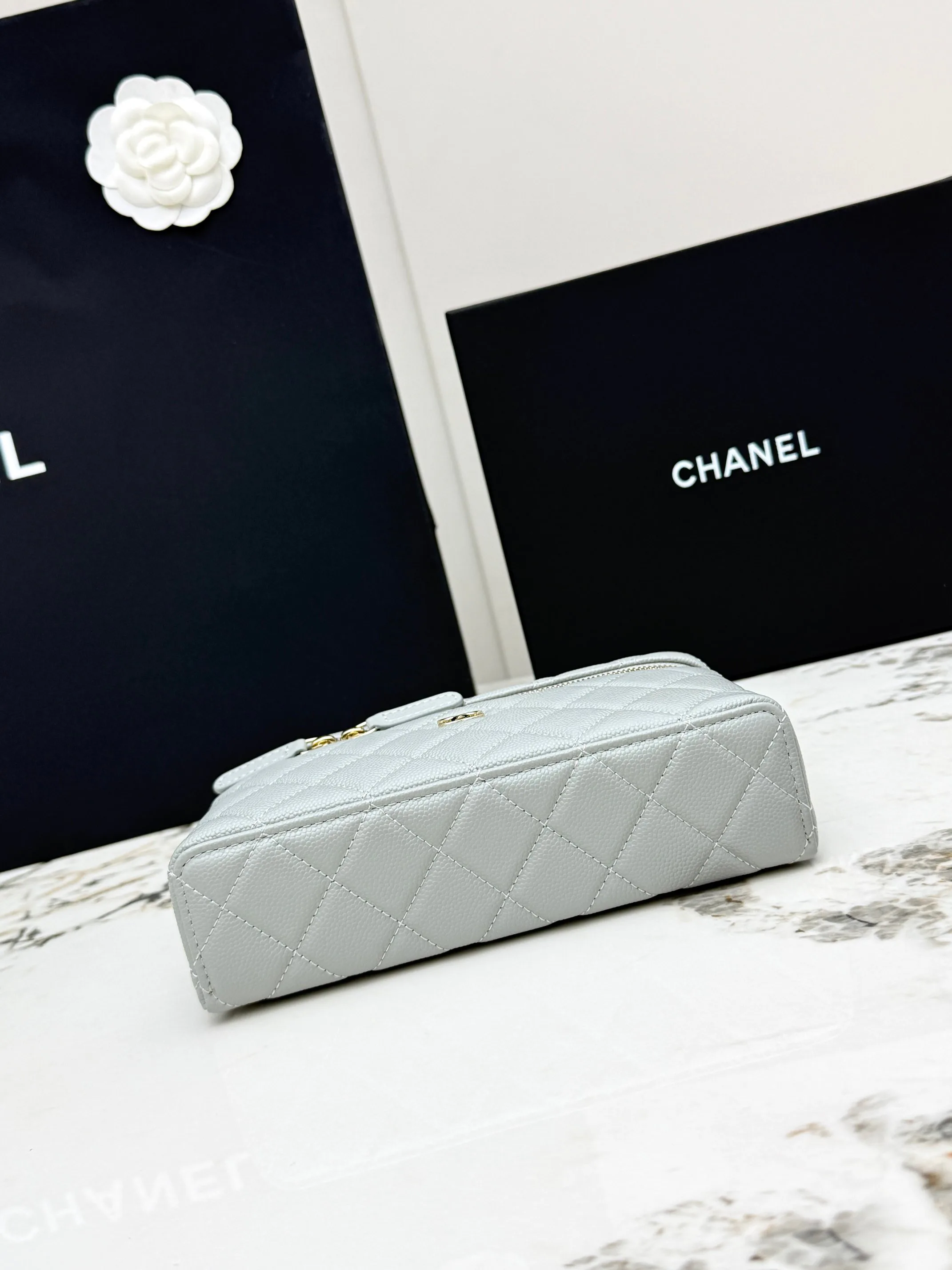 Women's Classic Handbags CHANEL 17949111