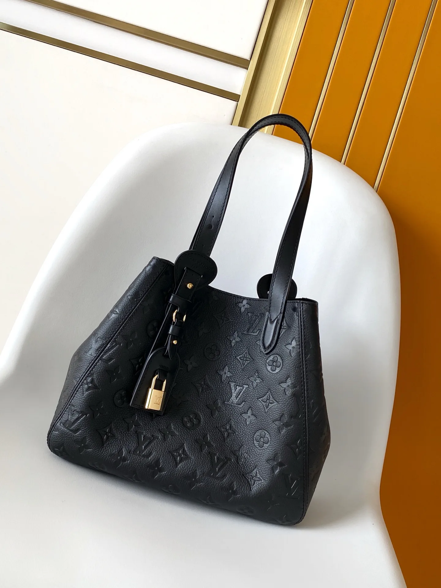 Women's Classic Handbags LOUIS VUITTON 17813551