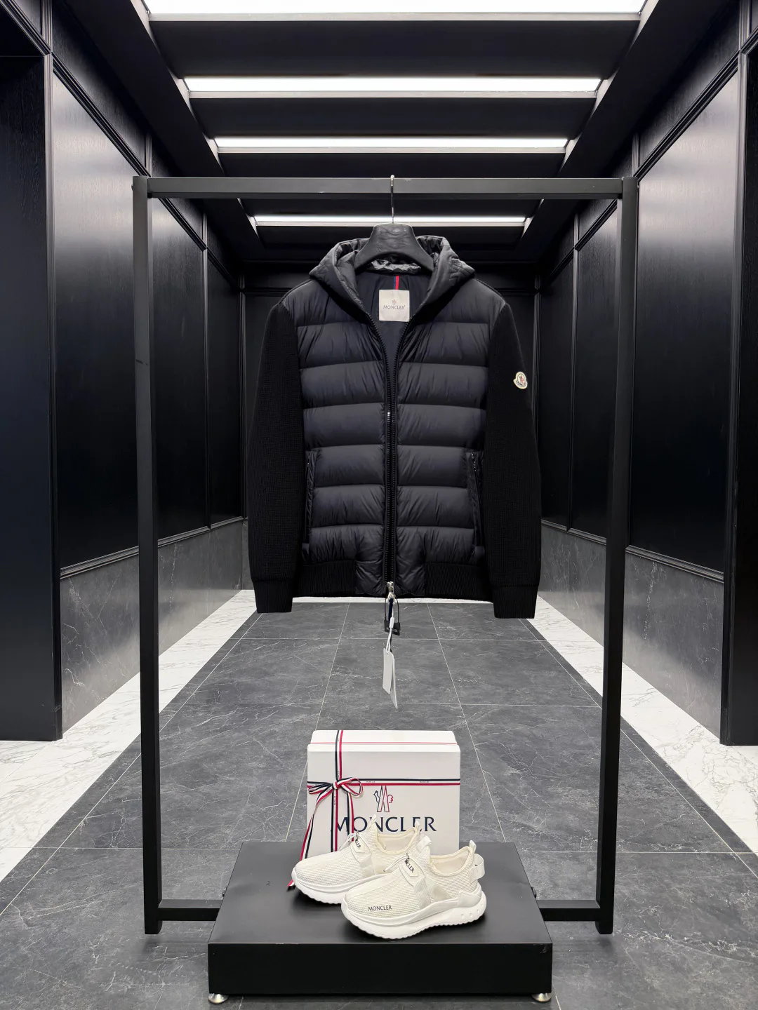 Men's Jackets And Down Jackets MONCLER 18416863