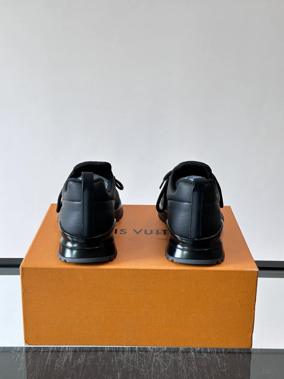 Men's Sneakers LOUIS VUITTON 17588577