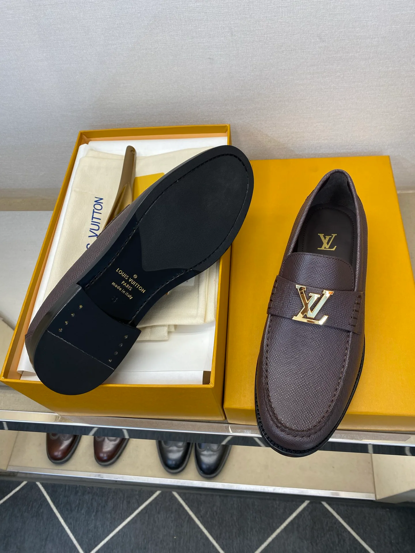 Men's Loafers And Dress Shoes LOUIS VUITTON 18079127