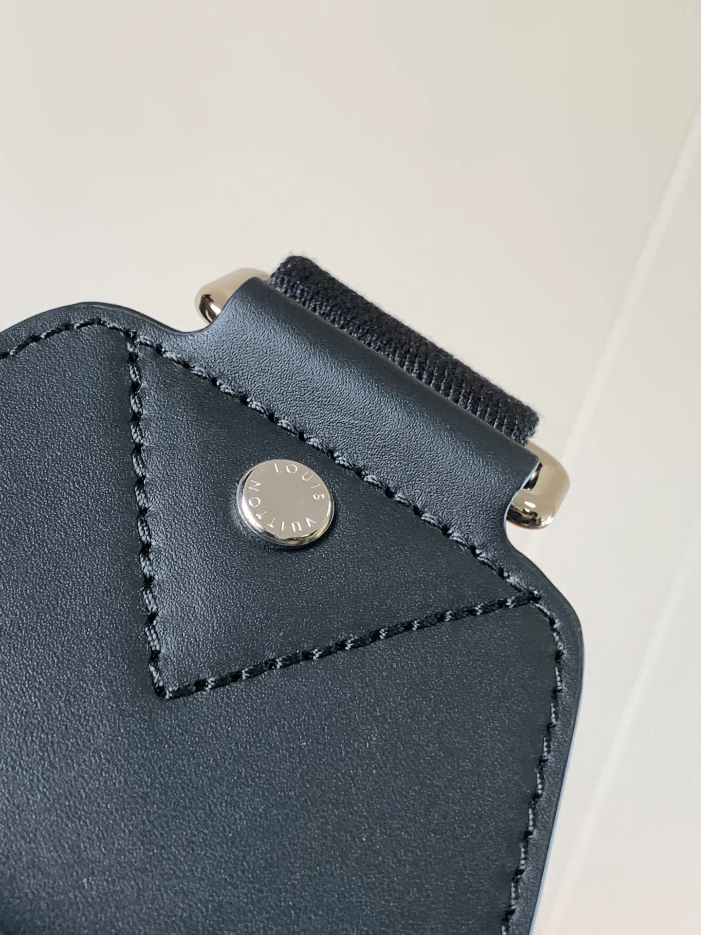 Women's Shoulder Bags LOUIS VUITTON 17948716