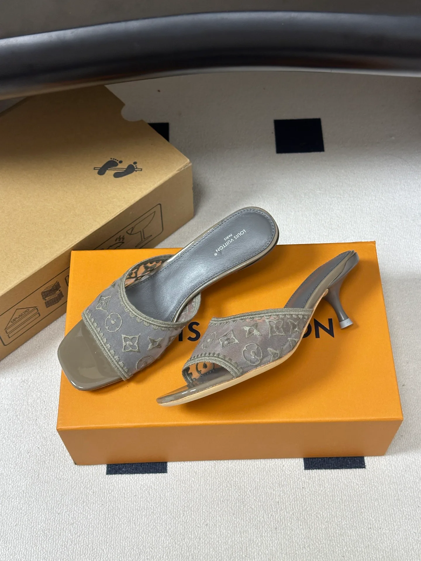 Women's Mules And Clogs LOUIS VUITTON 18049398