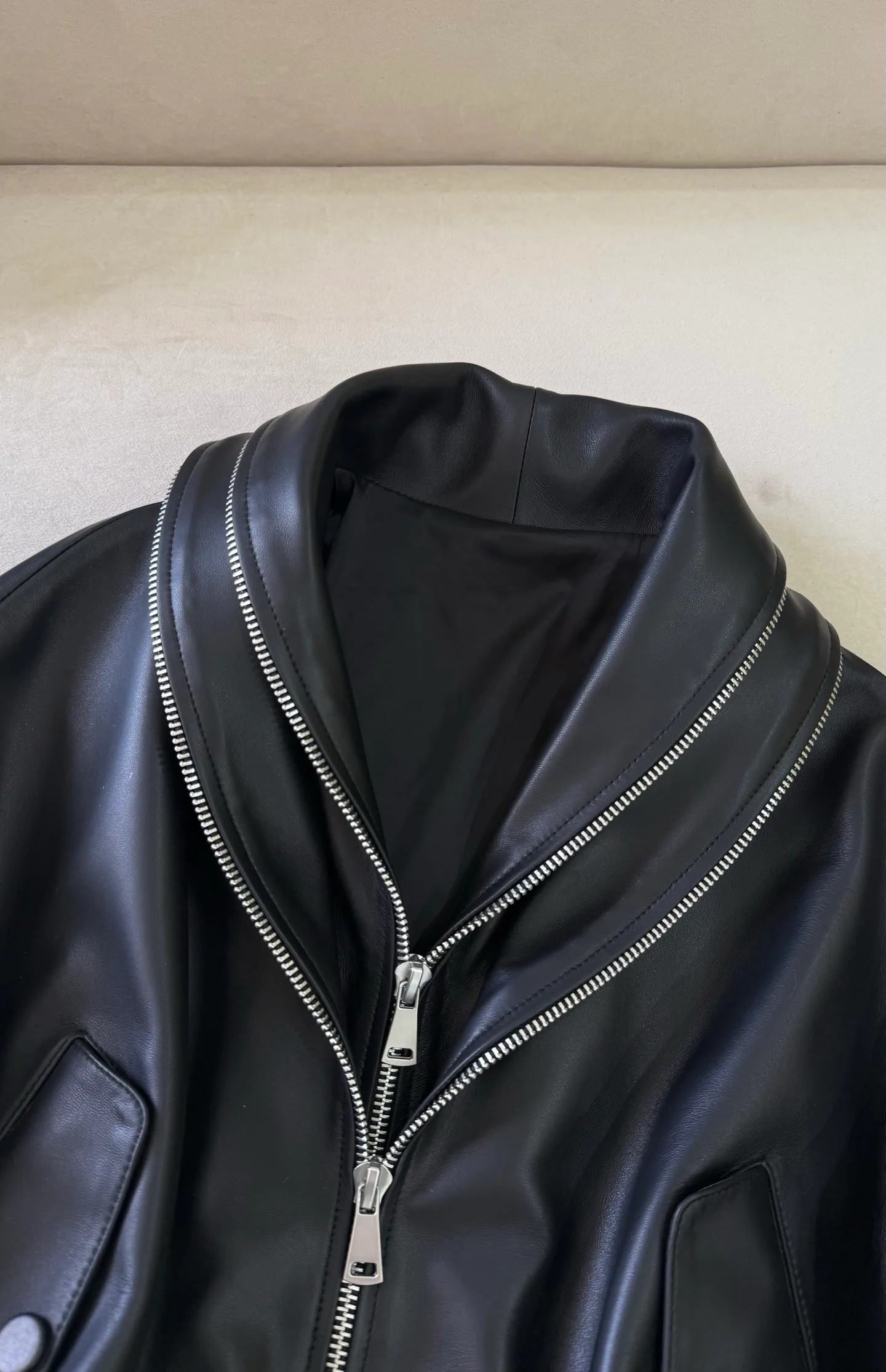 Men's Leather Jackets And Sheepskin Coats GIVENCHY 18513126