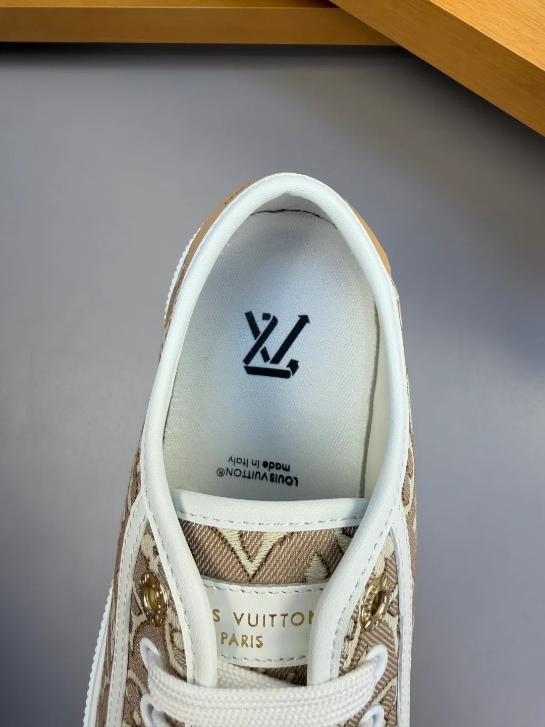 Women's Sneakers LOUIS VUITTON 17368538