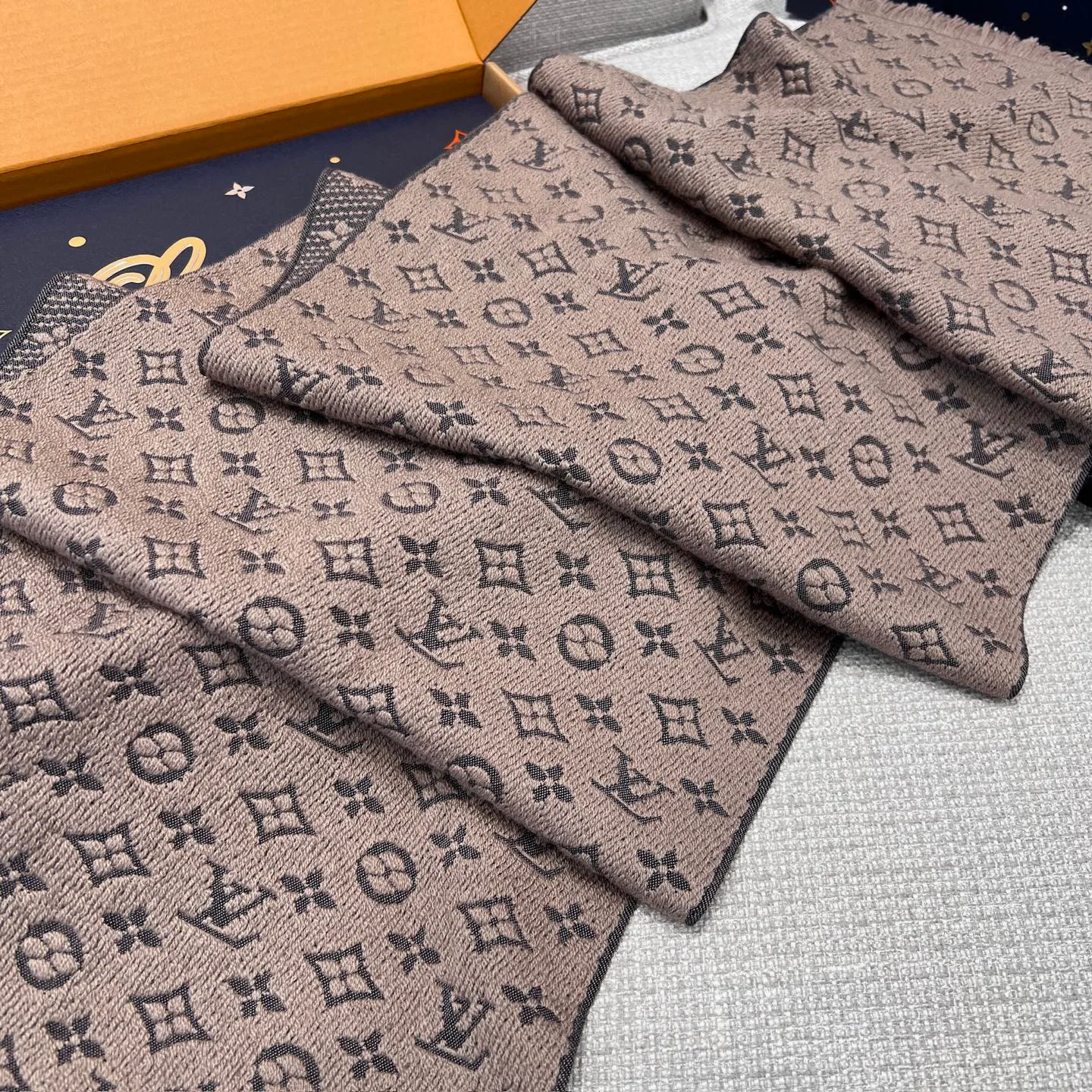 Scarves LOUIS VUITTON 17945577