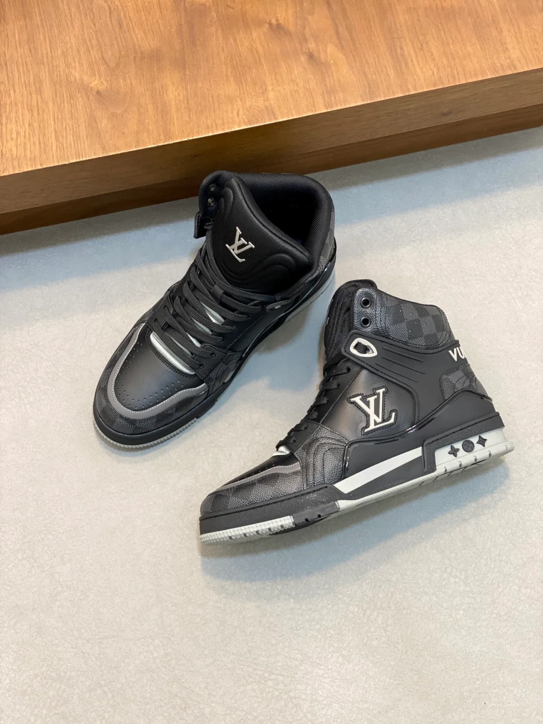 Men's Sneakers LOUIS VUITTON 17862447