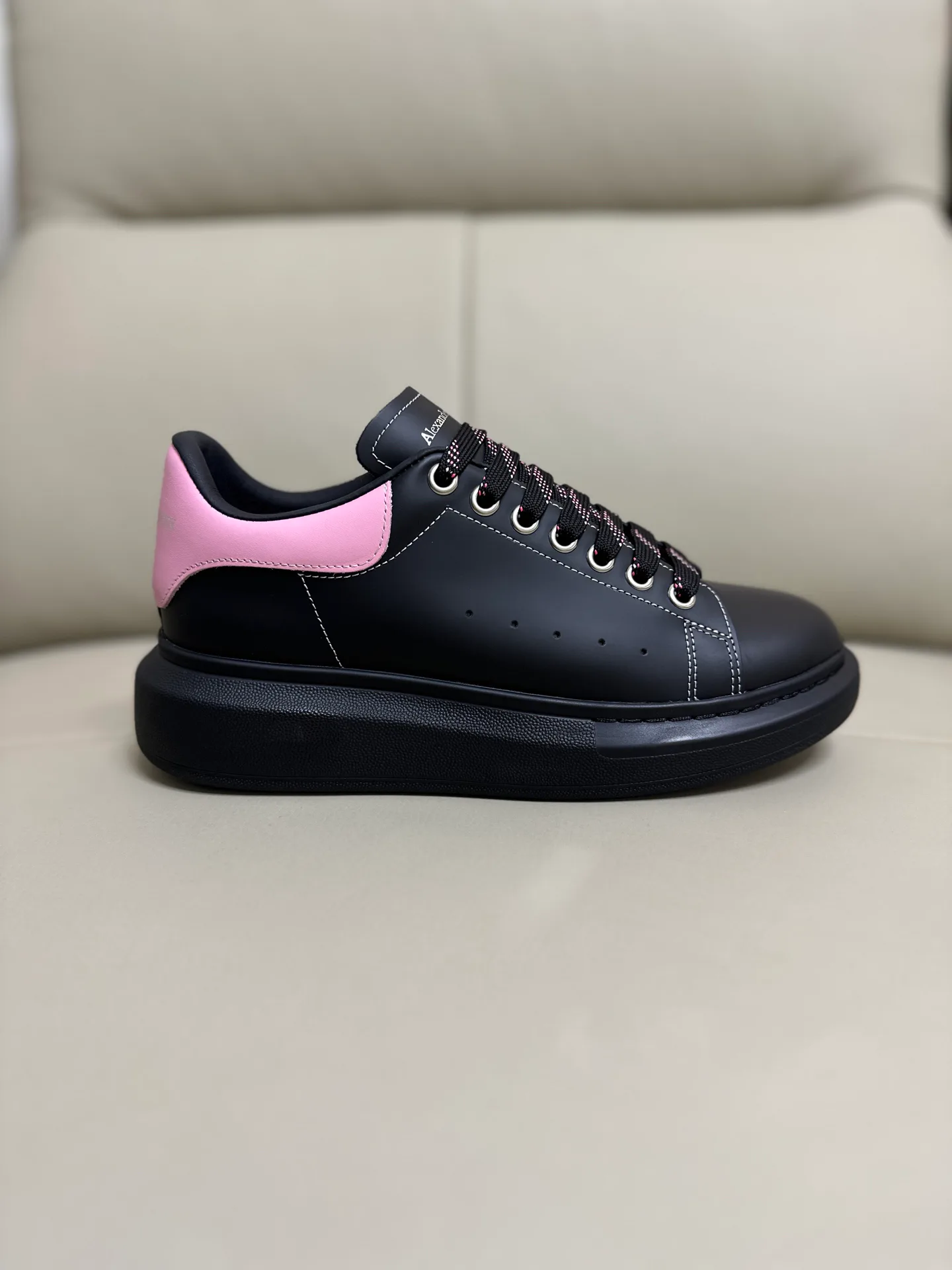 Кроссовки Женские Alexander Mcqueen 18616720