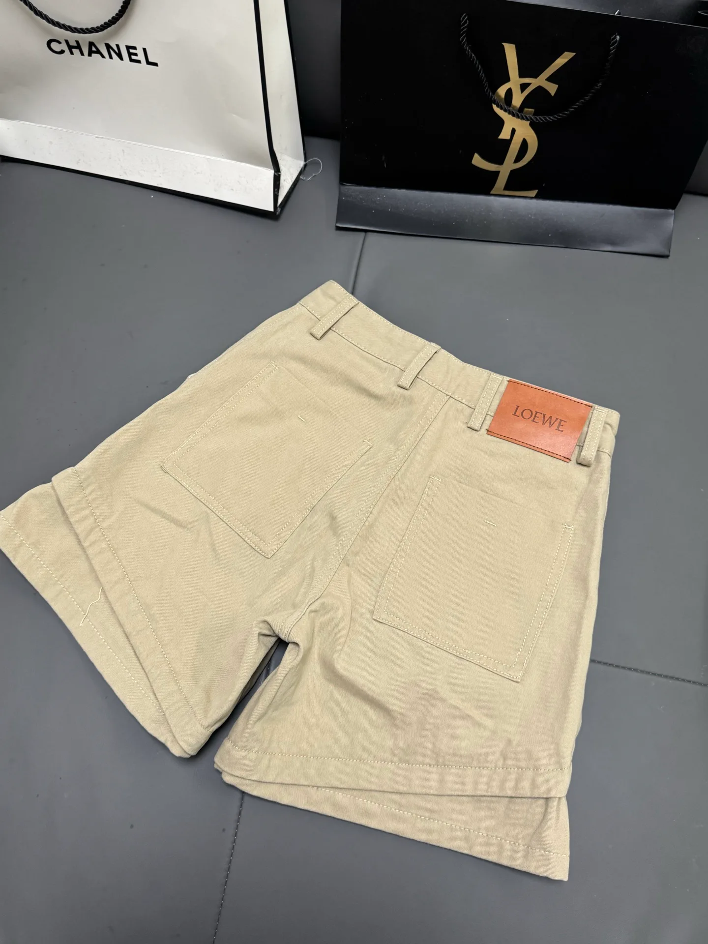 Women's Shorts LOEWE 18174525