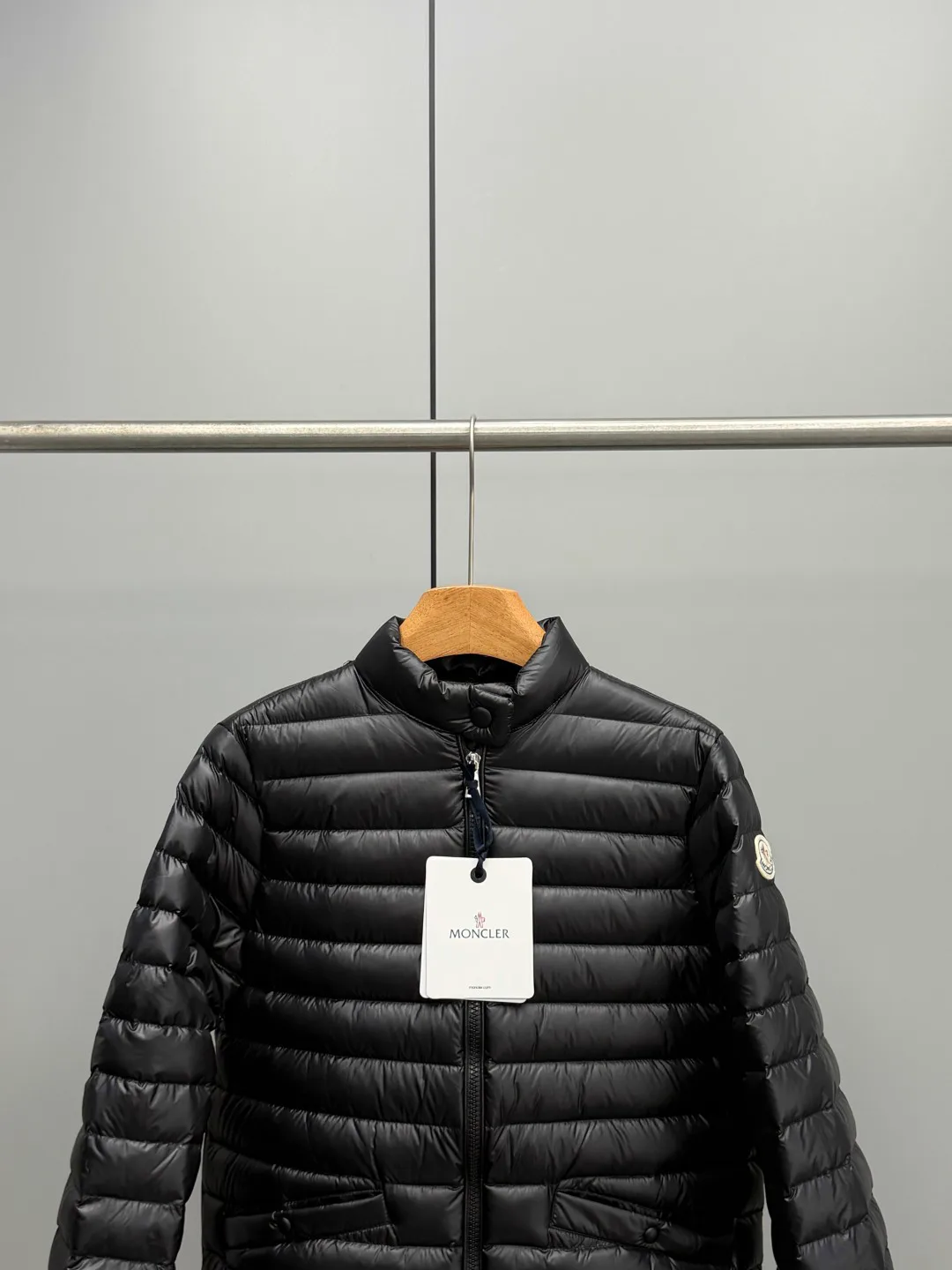 Women's Jackets And Down Jackets MONCLER 18535037