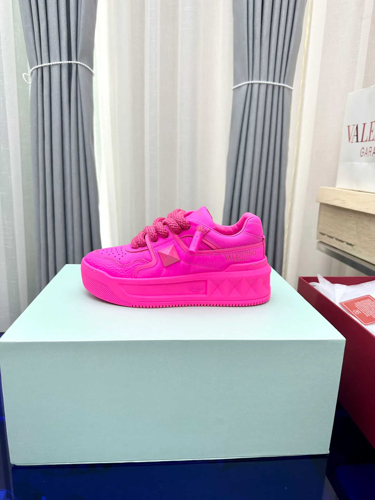 Women's Sneakers VALENTINO 17948609