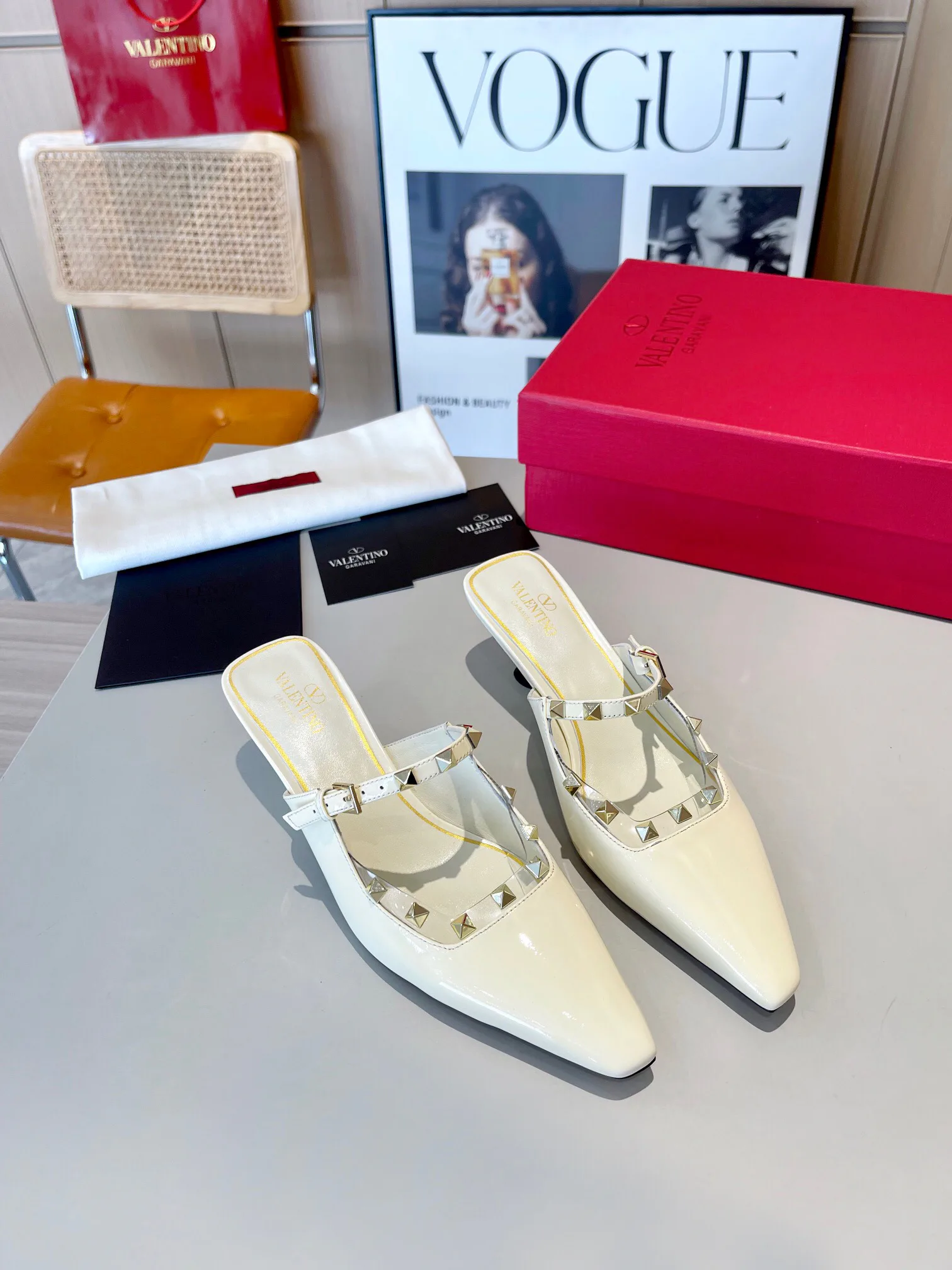 Women's Mules And Clogs VALENTINO 17996517