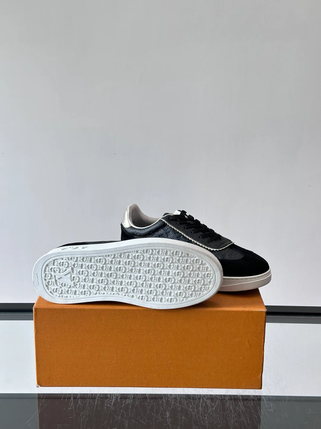 Women's Sneakers LOUIS VUITTON 17689170