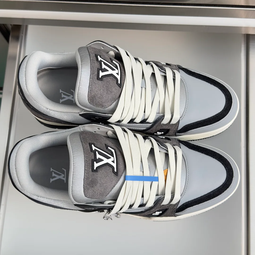 Men's Sneakers LOUIS VUITTON 17950310
