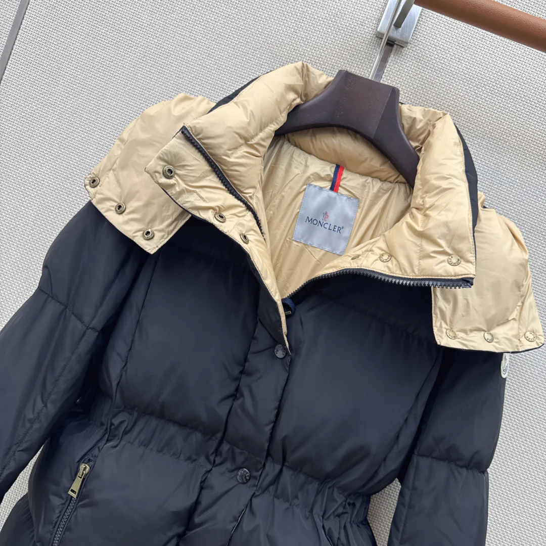 Women's Jackets And Down Jackets MONCLER 18225552