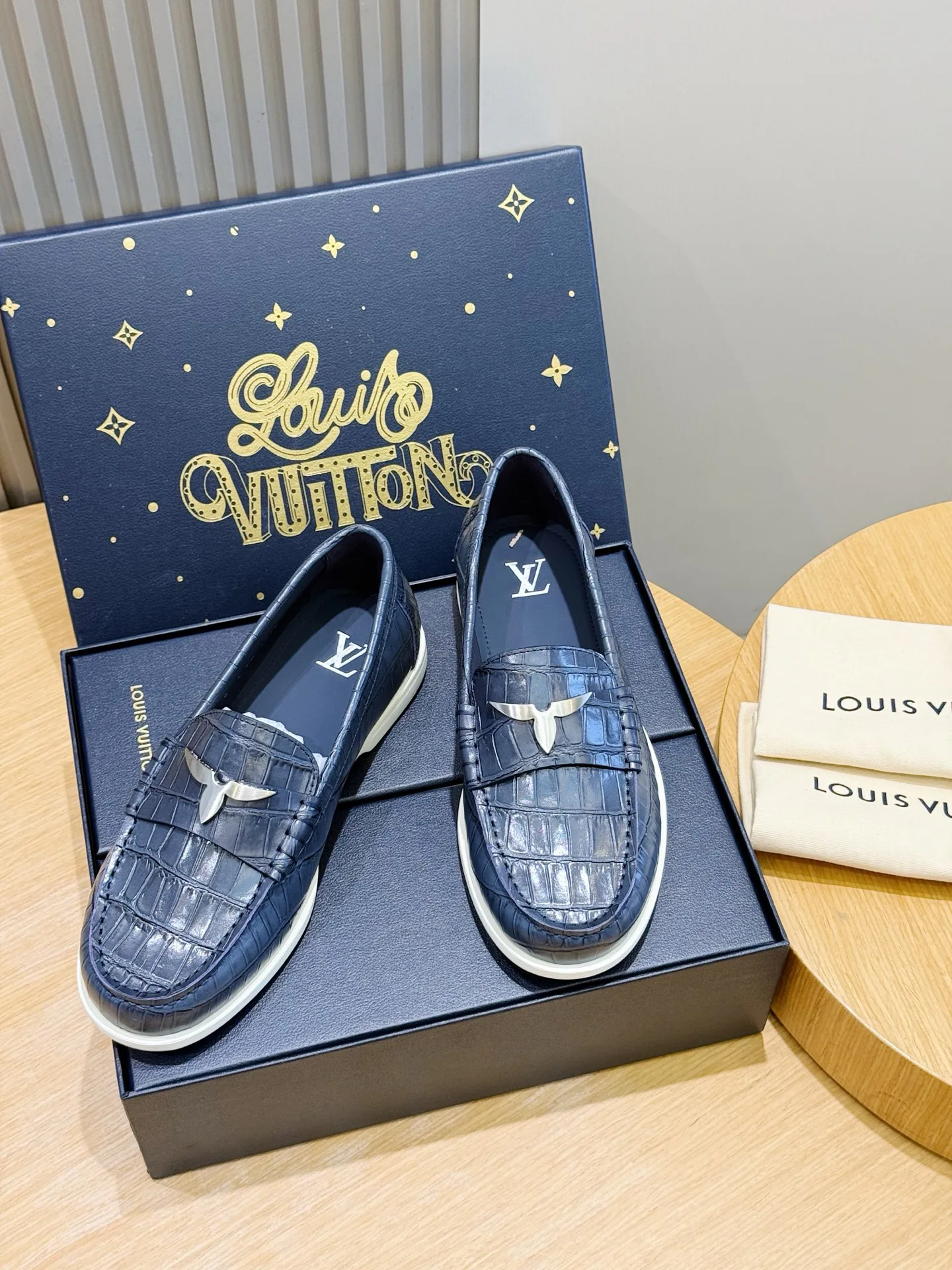 Women's Loafers And Moccasins LOUIS VUITTON 17914083