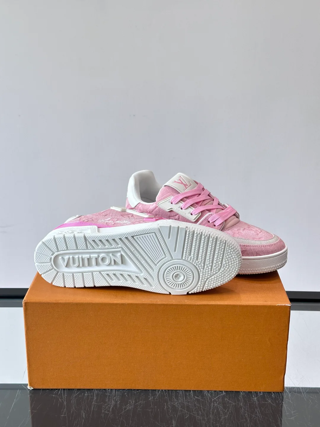 Men's Sneakers LOUIS VUITTON 17638791
