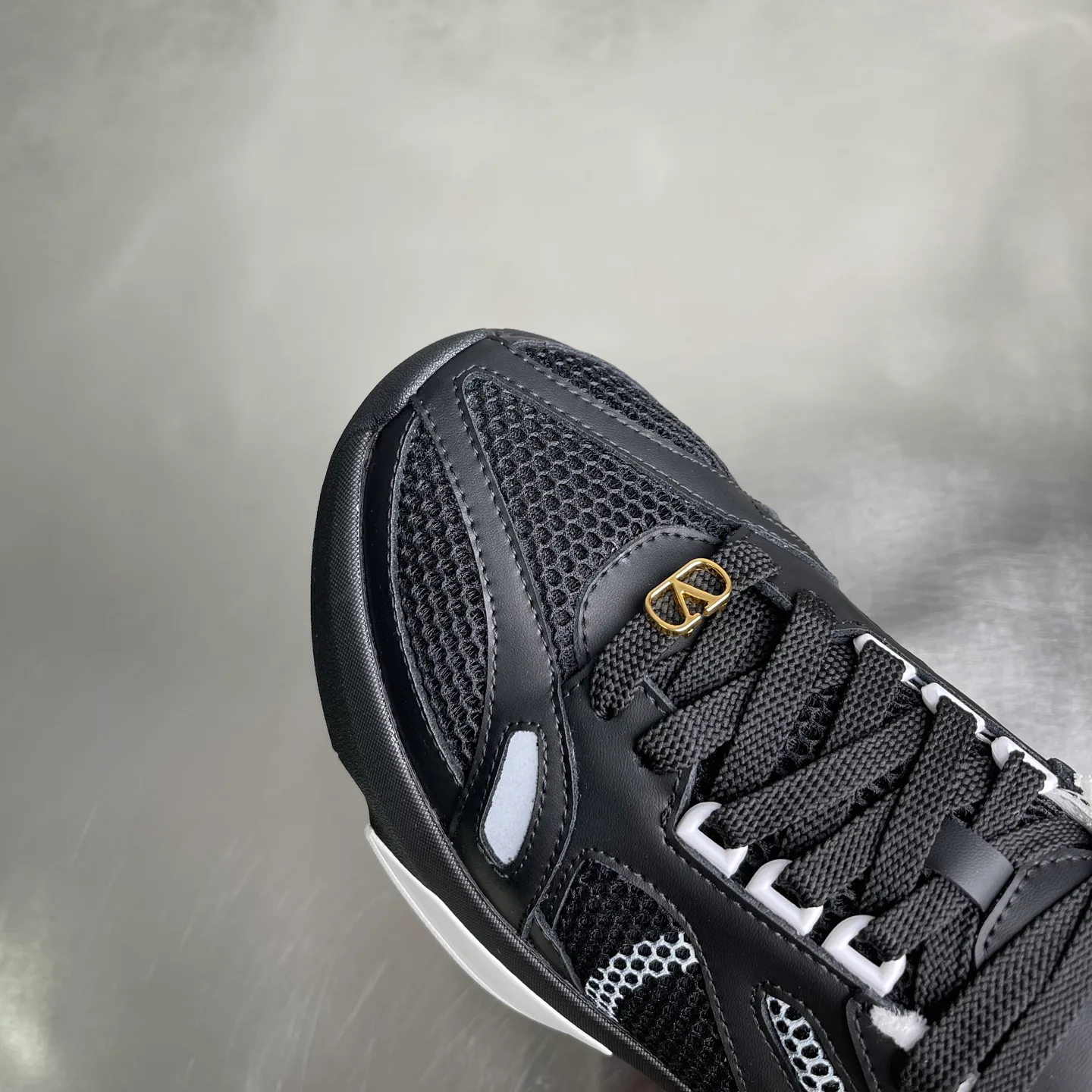Men's Sneakers VALENTINO 16967129