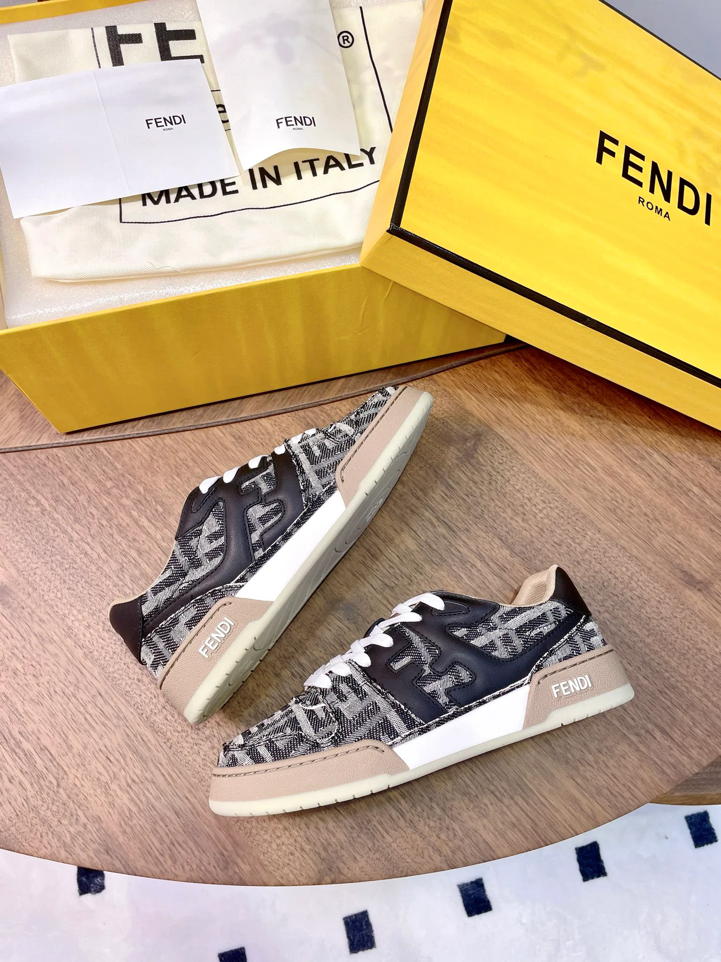 Women's Sneakers FENDI 17957355