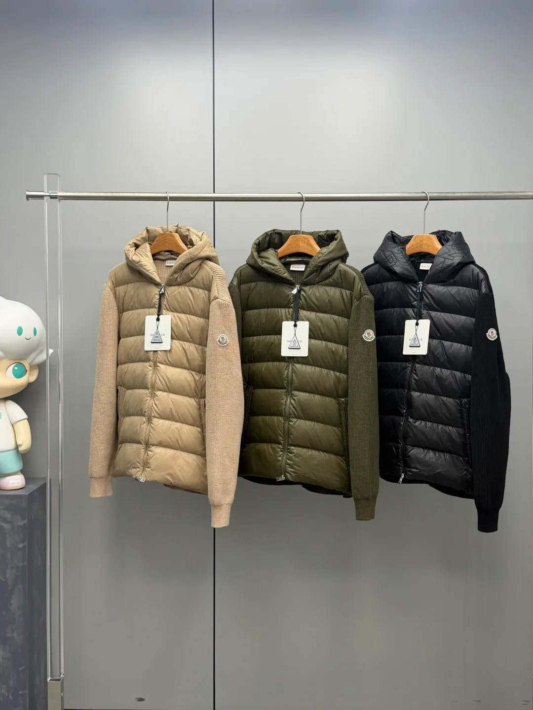 Women's Jackets And Down Jackets MONCLER 18450485