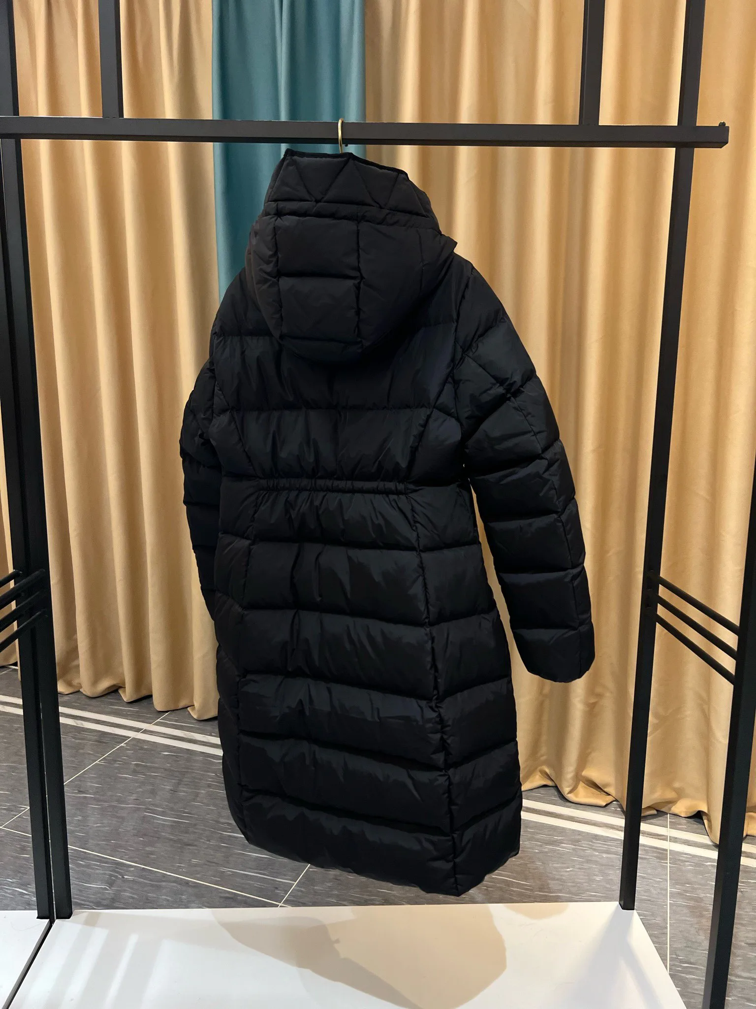 Women's Jackets And Down Jackets MONCLER 18111548