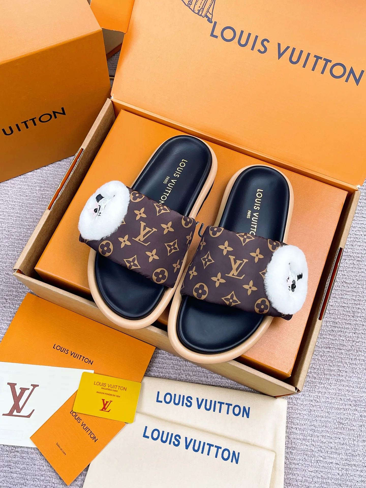 Women's Flip-Flops LOUIS VUITTON 18142868