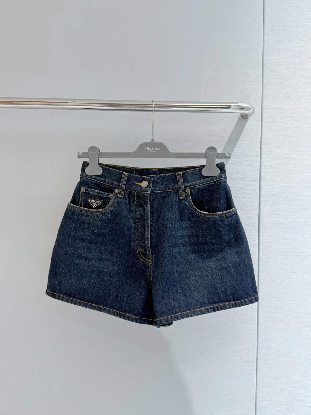 Women's Shorts PRADA 18050204