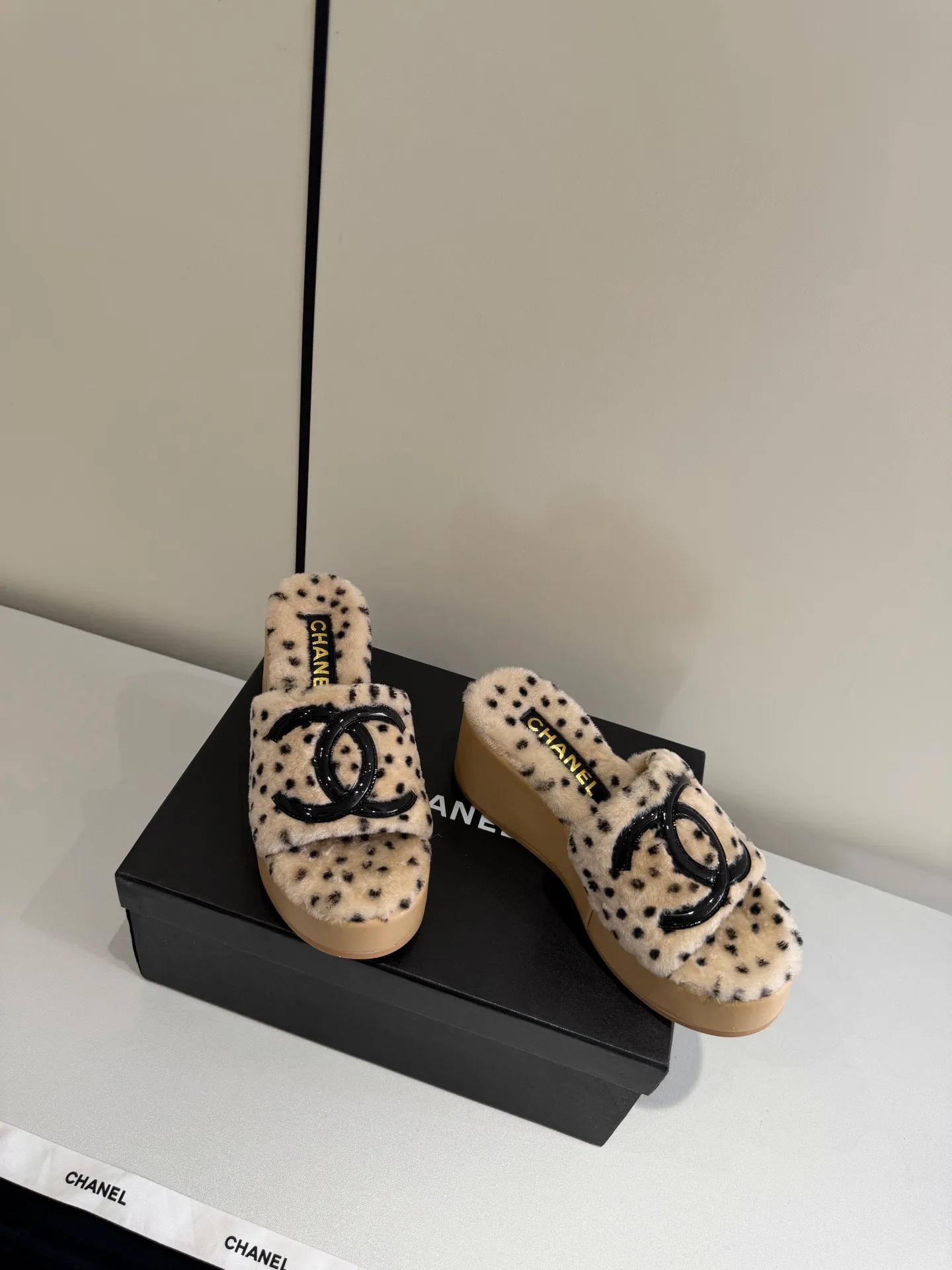 Women's Slippers CHANEL 18268440