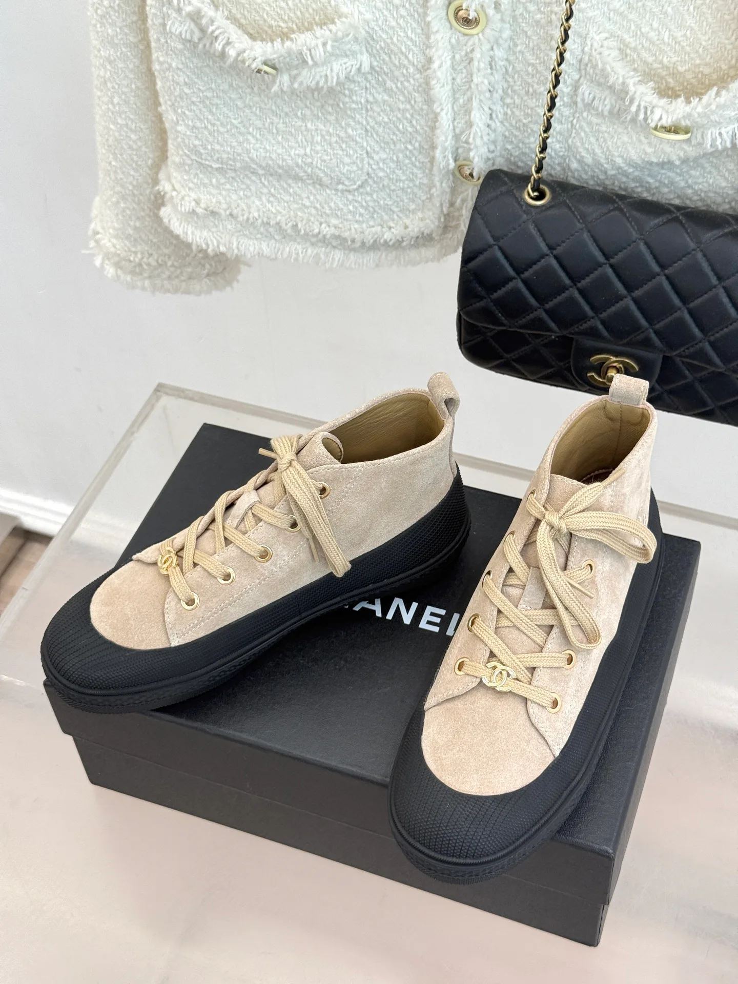 Women's Sneakers CHANEL 18436487