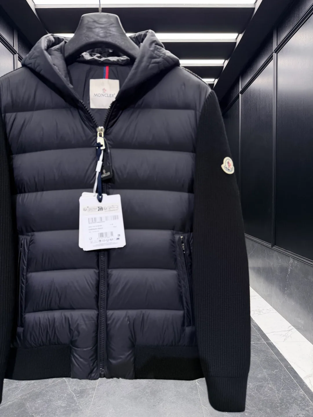 Men's Jackets And Down Jackets MONCLER 18416863