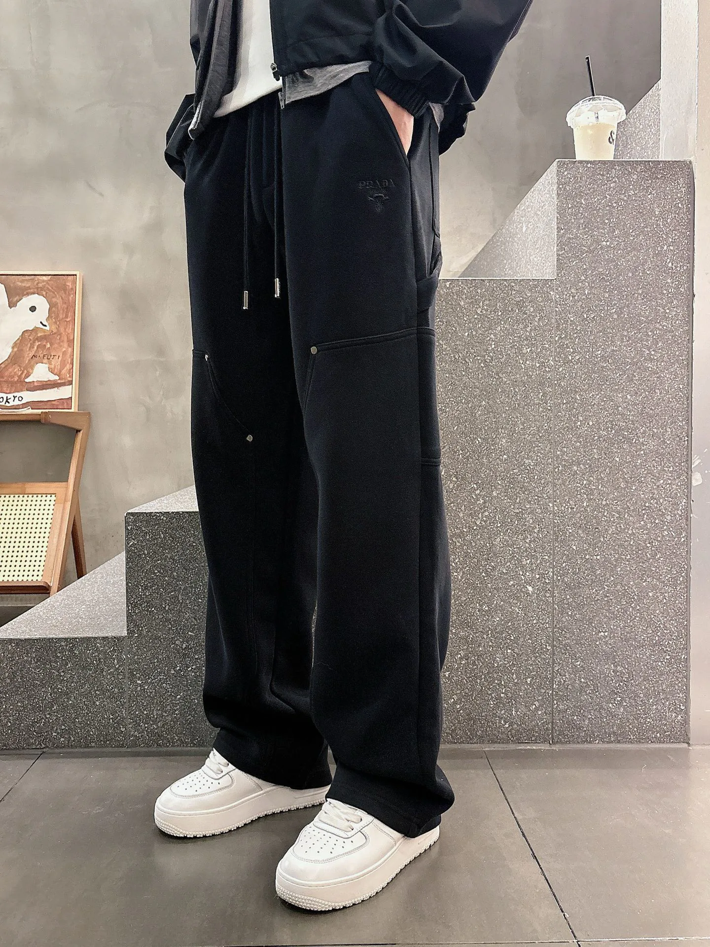 Men's Trousers PRADA 18399256