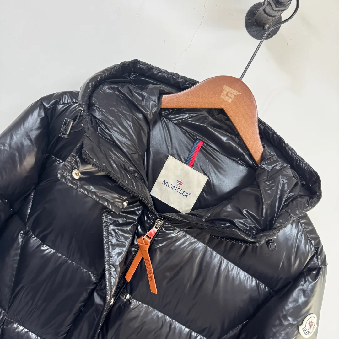 Women's Jackets And Down Jackets MONCLER 17810363