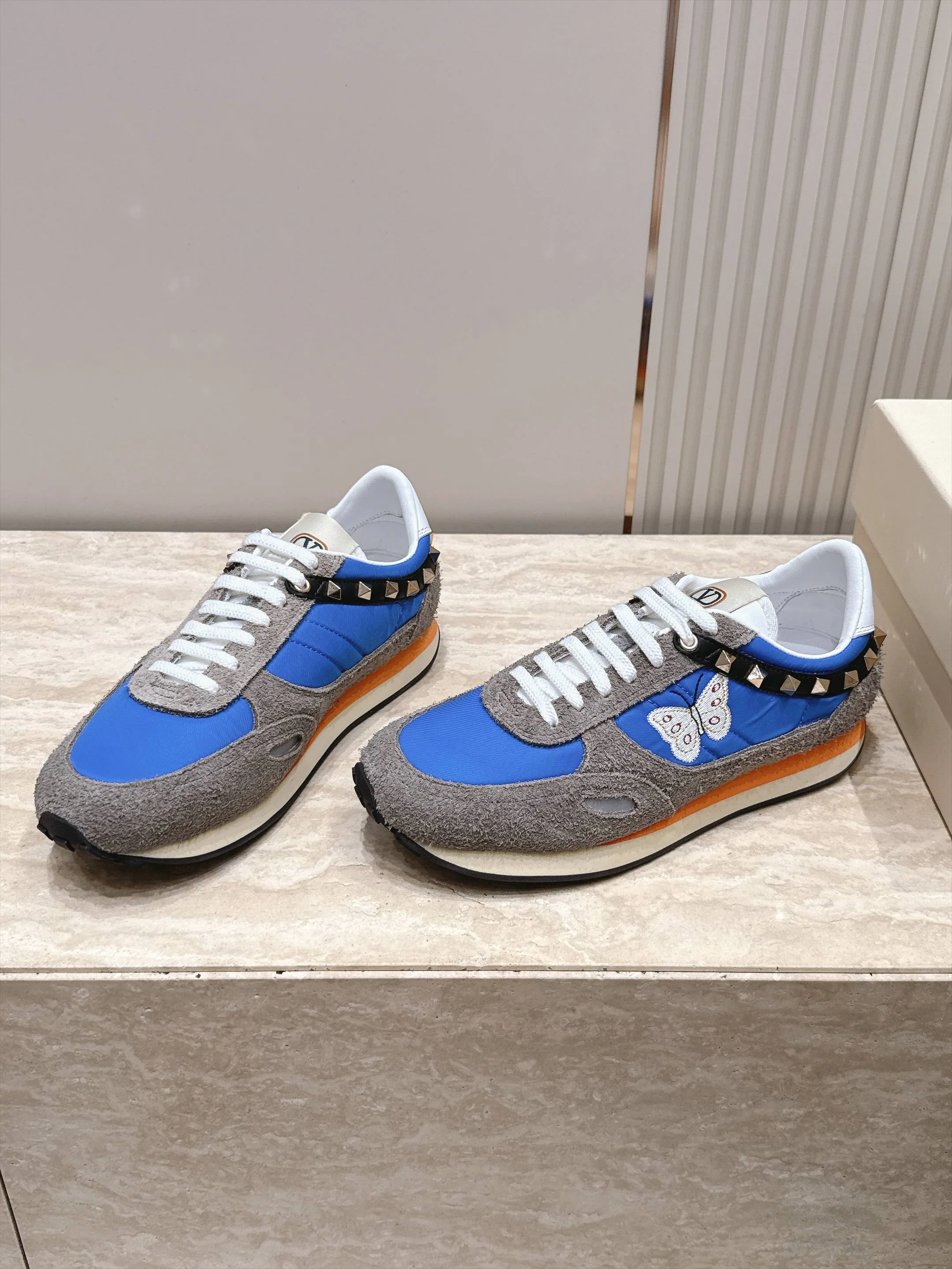 Women's Sneakers VALENTINO 17876587
