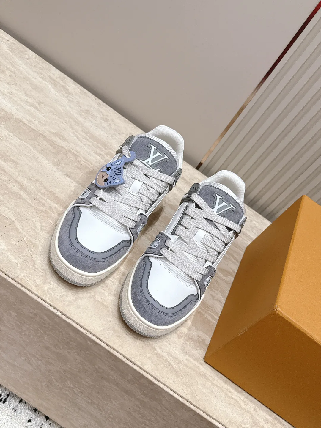 Women's Sneakers LOUIS VUITTON 17866559
