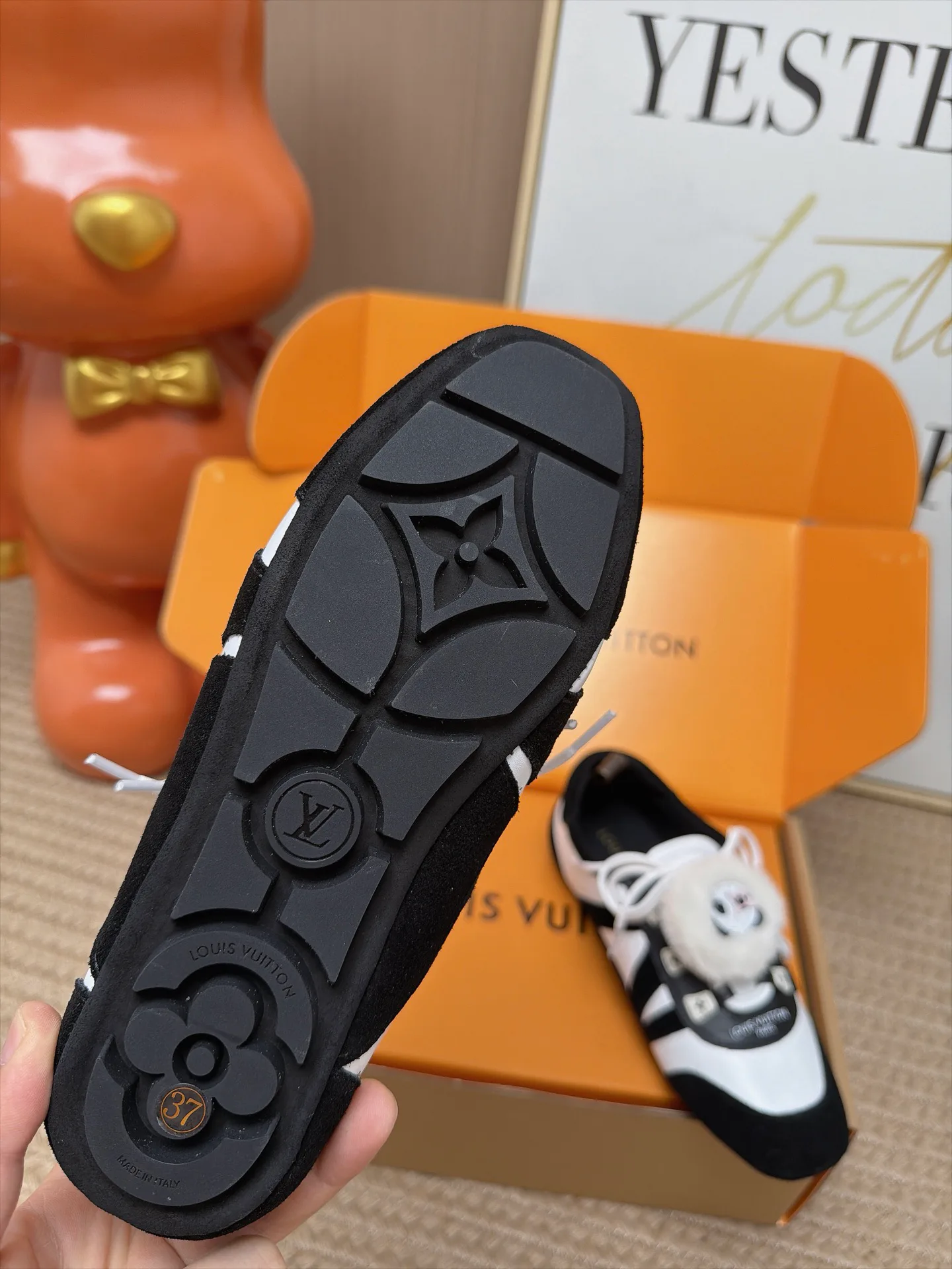 Women's Sneakers LOUIS VUITTON 18063010