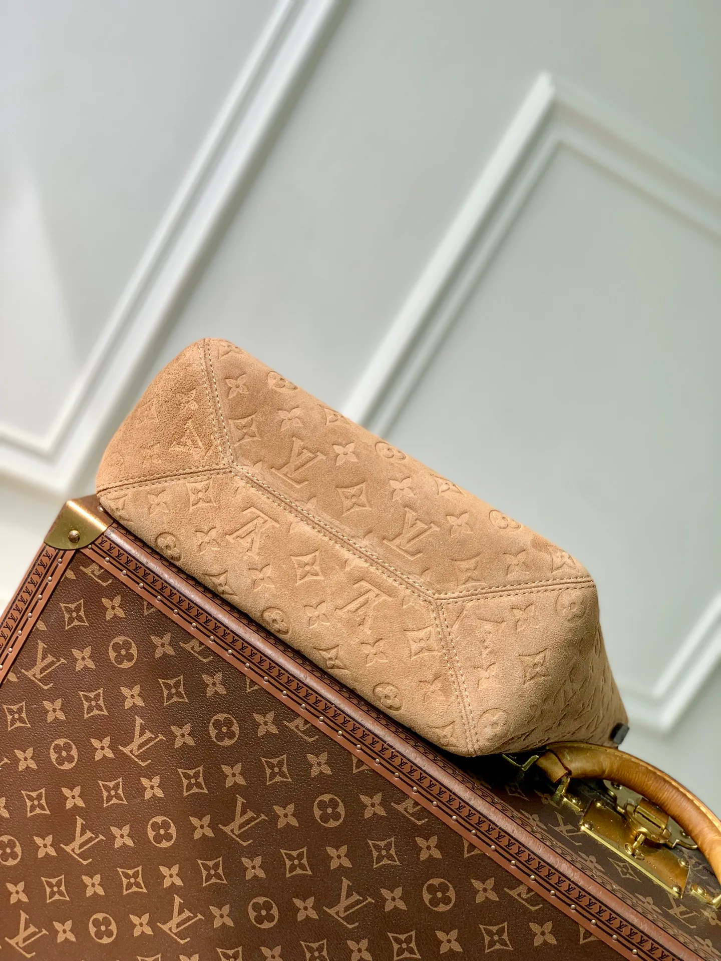 Women's Classic Handbags LOUIS VUITTON 18147436