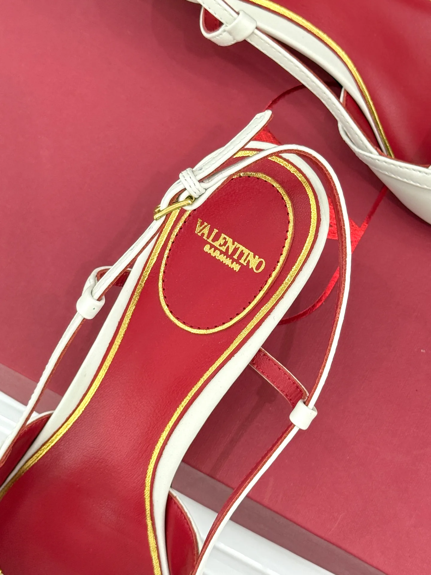 Women's Open-Toe Sandals VALENTINO 16986236