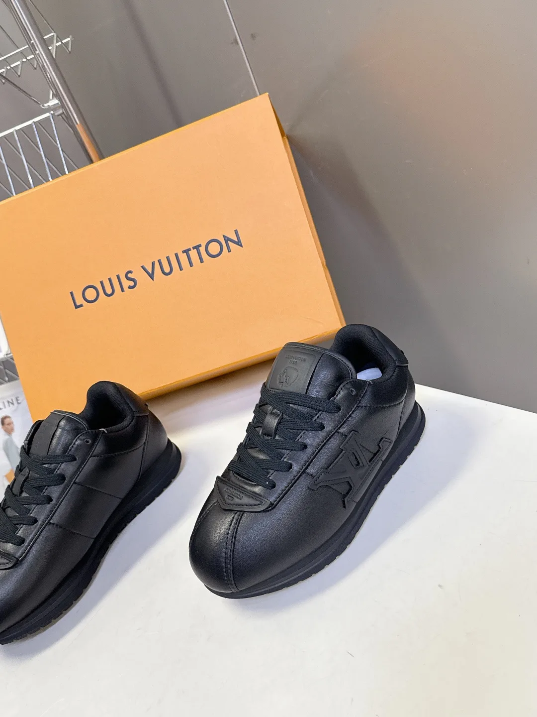 Women's Sneakers LOUIS VUITTON 18005447