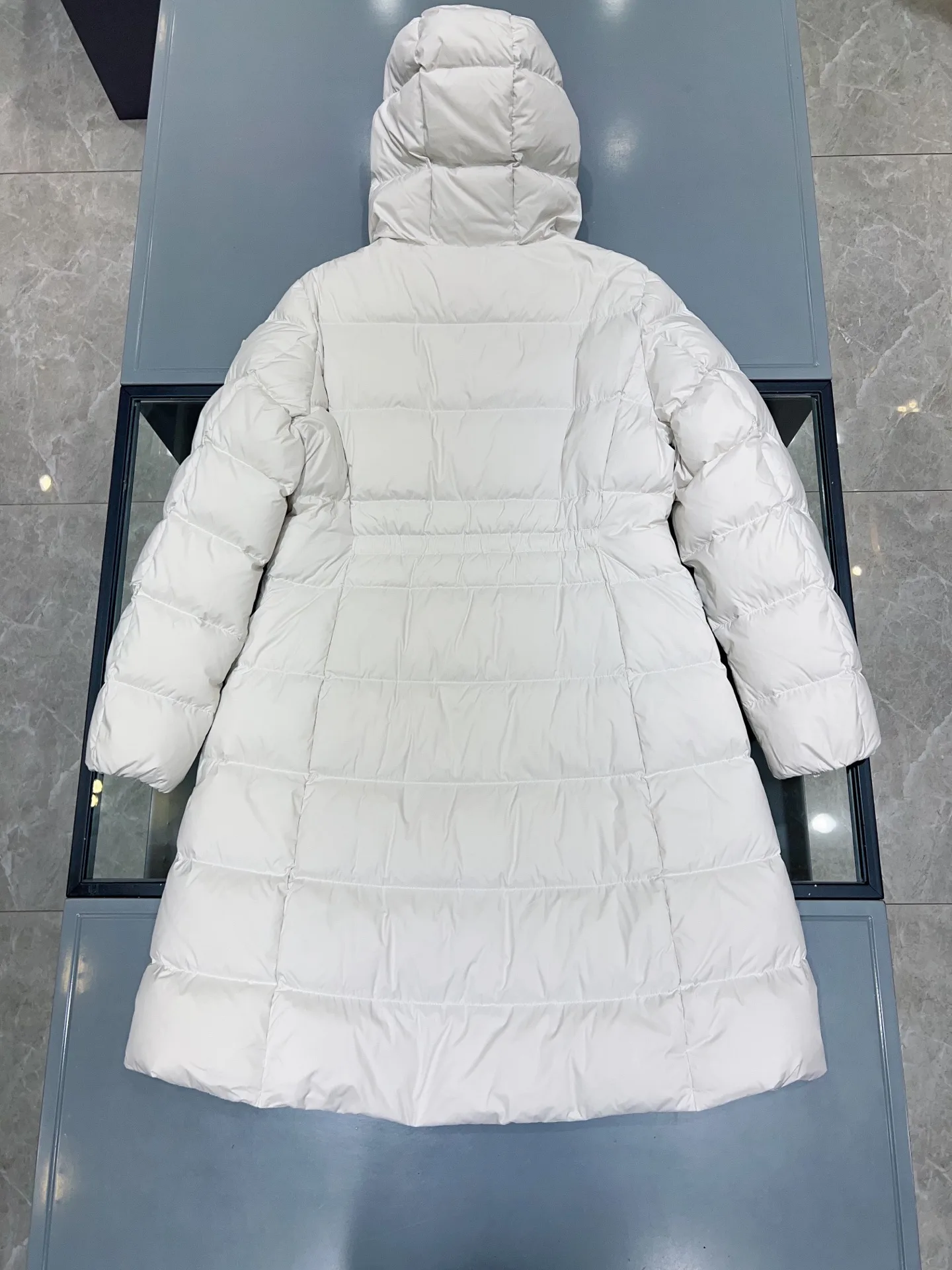 Women's Jackets And Down Jackets MONCLER 18368432