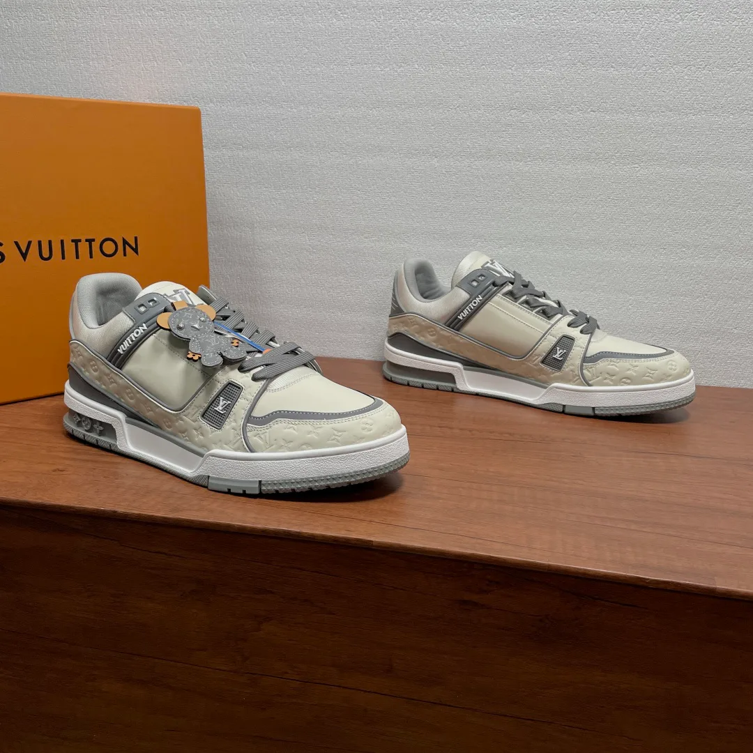 Men's Sneakers LOUIS VUITTON 18296809
