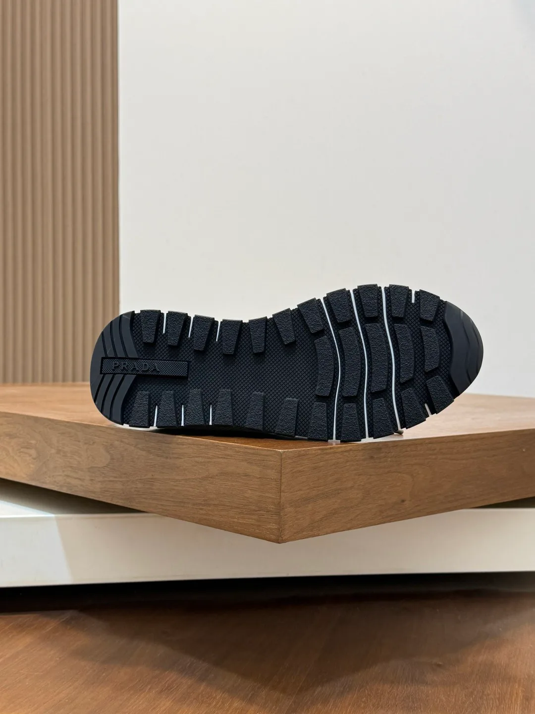 Men's Sneakers PRADA 18100373