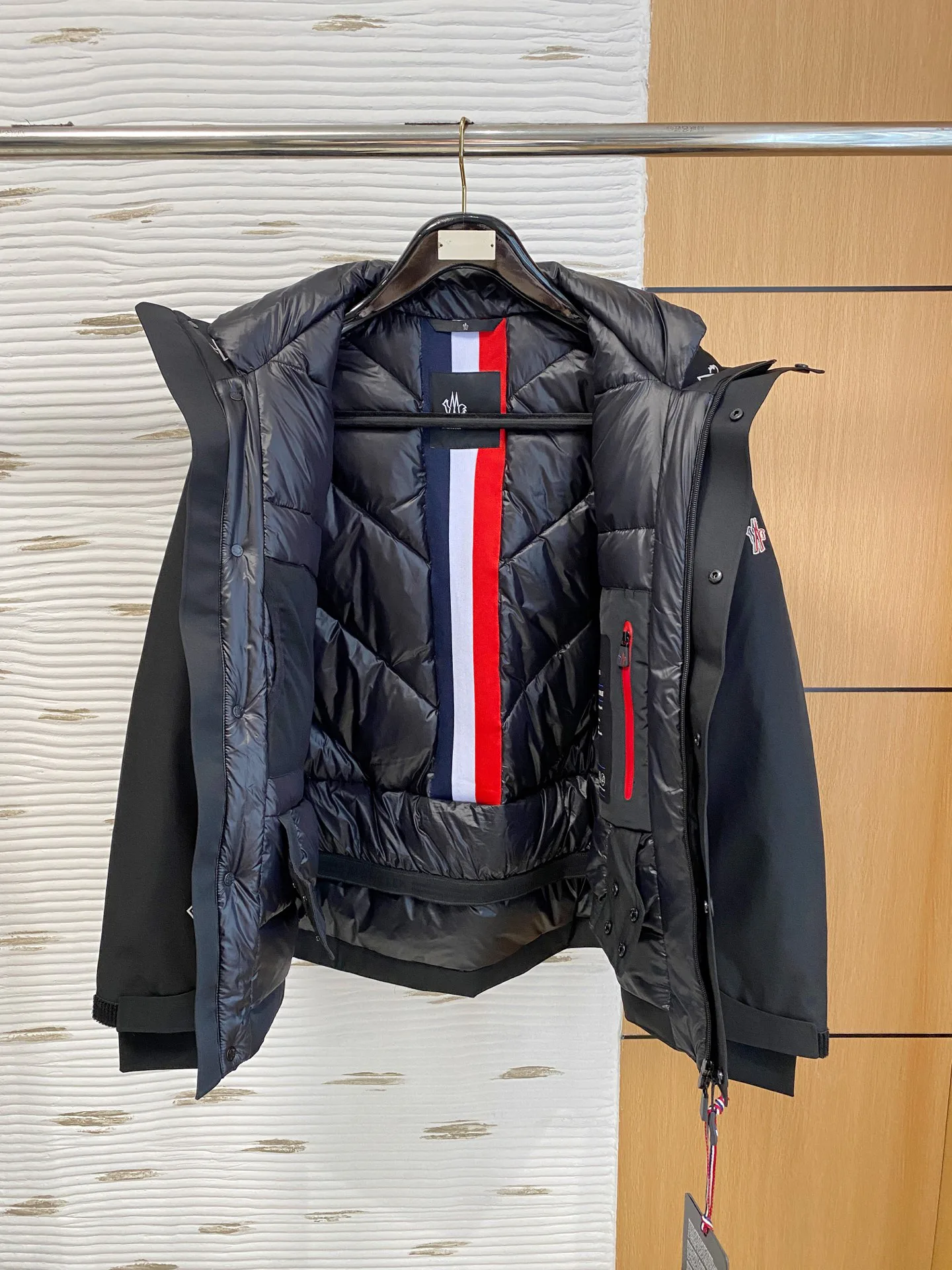 Men's Jackets And Down Jackets MONCLER 18111247