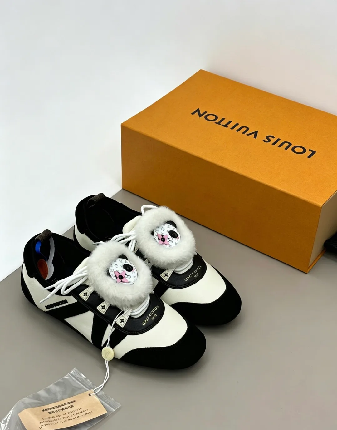 Women's Sneakers LOUIS VUITTON 18006200
