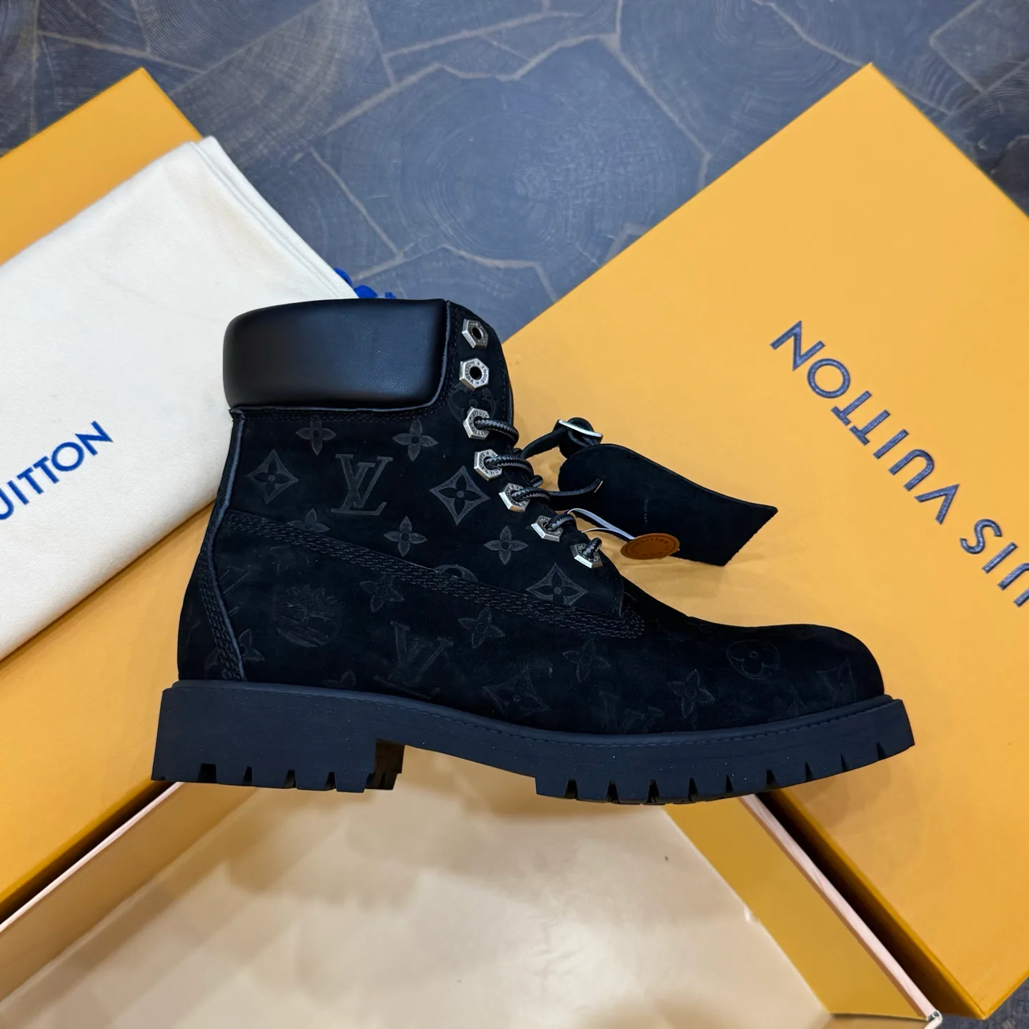 Men's Ankle Boots LOUIS VUITTON 18267071
